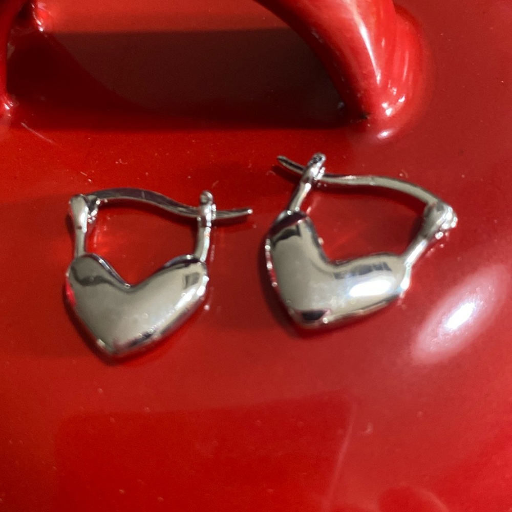 First offer wins ! Heart earrings